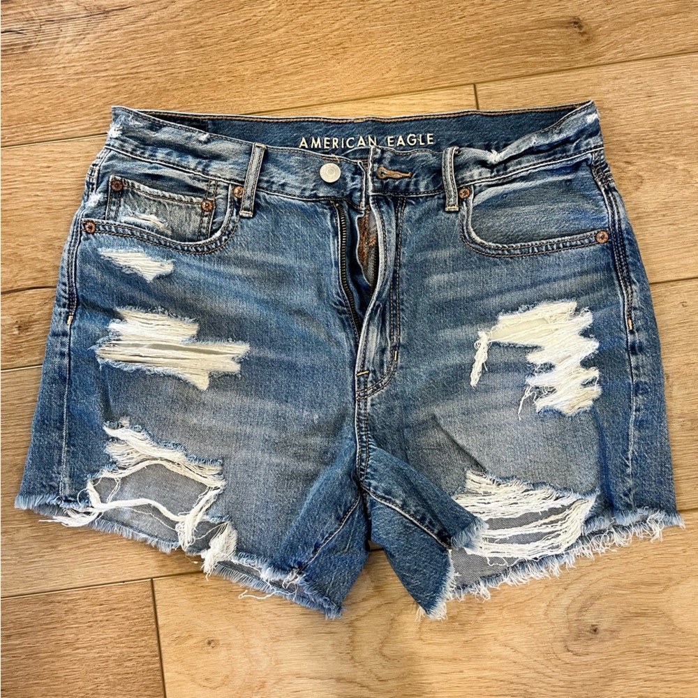American Eagle 90’s boyfriend short